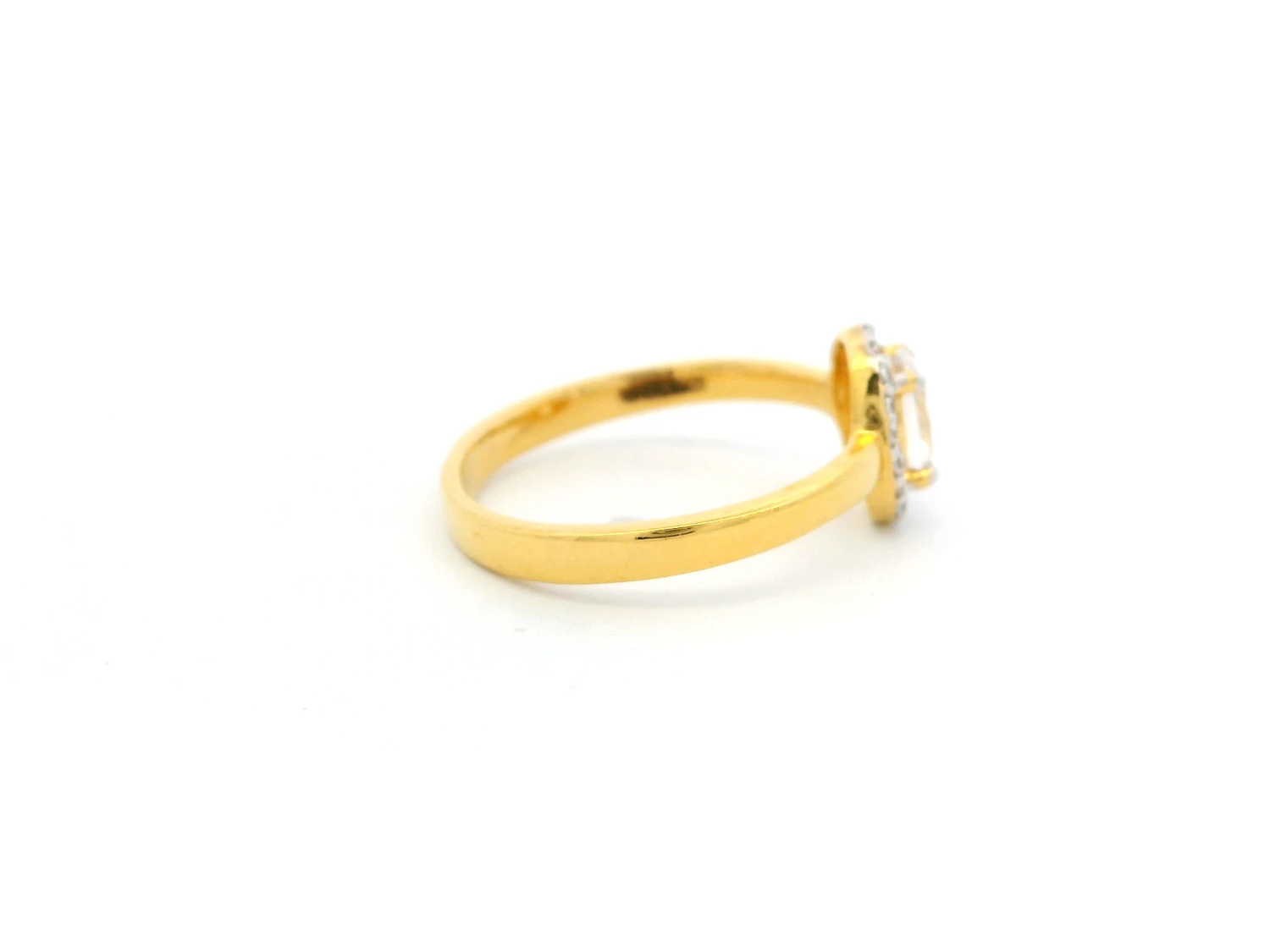 Elegant 22ct Gold Ring with Oval & Round Cubic Zirconia Stones | Size L½ Elegant 22ct Gold Ring With Oval & Round Cubic Zirconia Stones | Size L½ -Mathieu Blan Chard Soldes 1728920544808 c0a9acf459bcc17e0c0c 01928bb1344c7558a607c72a391eb201original