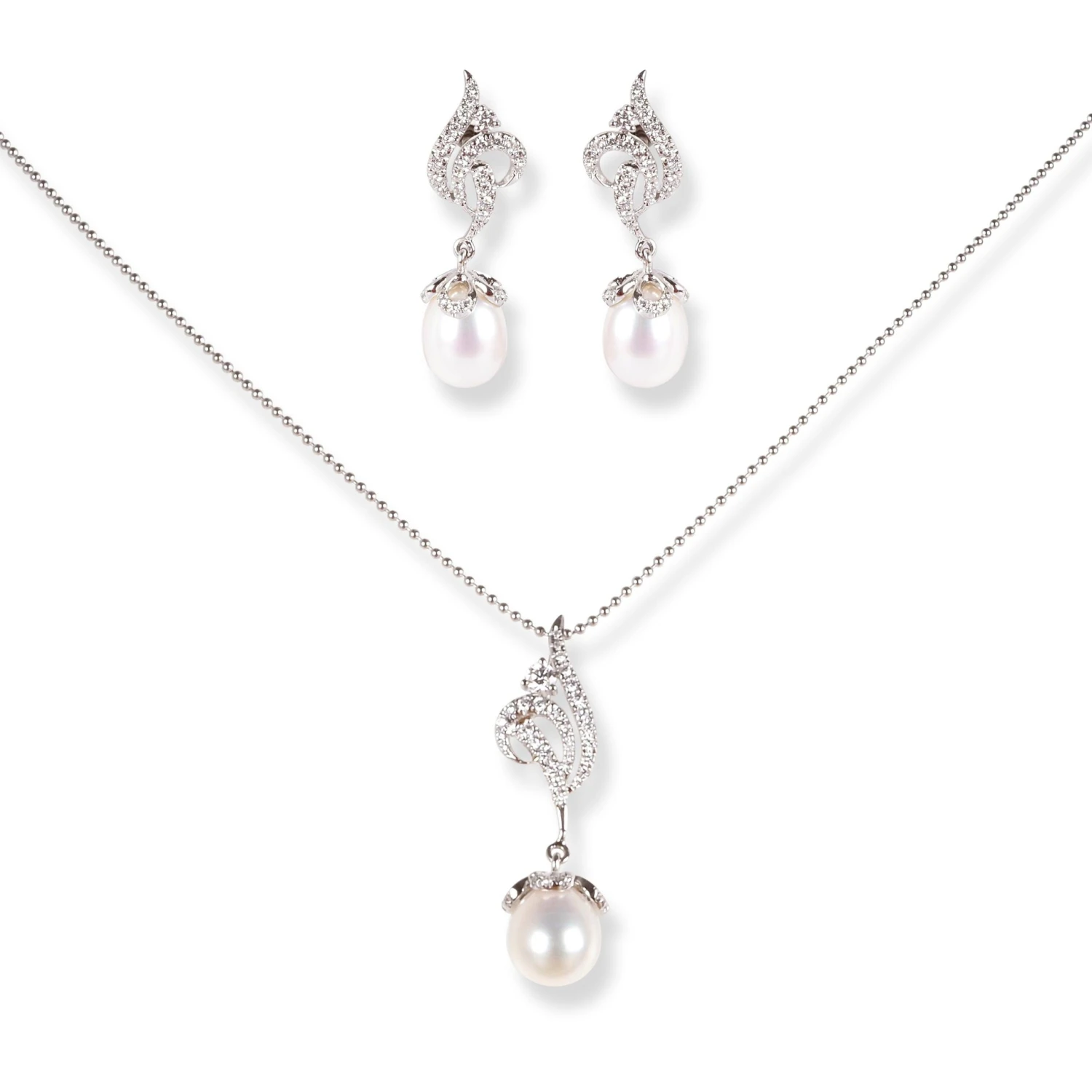 18ct White Gold Diamond & Cultured Pearl Drop Set (Pendant + Chain + Earrings) MCS6066/7 18ct White Gold Diamond & Cultured Pearl Drop Set (Pendant + Chain + Earrings) MCS6066/7 -Mathieu Blan Chard Soldes 18ct white gold diamond cultured pearl drop set pendant chain earrings scaled