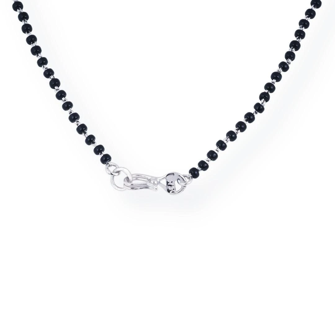 18ct White Gold Mangal Sutra with Black Beads and Diamond Accents 18ct White Gold Mangal Sutra With Black Beads And Diamond Accents -Mathieu Blan Chard Soldes 18ct White Gold Mangal Sutra with Black Beads and Diamond Accents 1