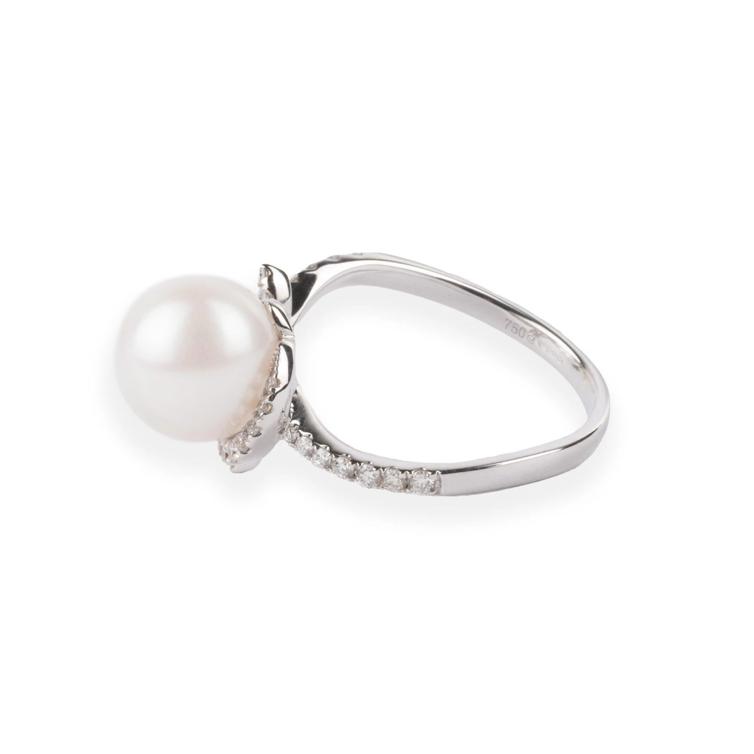 18ct White Gold Diamond & Cultured Pearl Dress Ring A-R35726-3000 18ct White Gold Diamond & Cultured Pearl Dress Ring A-R35726-3000 -Mathieu Blan Chard Soldes A R35726 3000 side