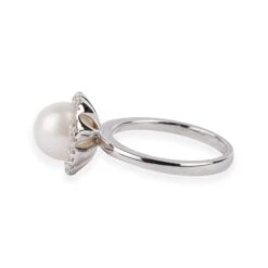 18ct White Gold Diamond & Cultured Pearl Dress Ring A-R41161-3002 2 18ct White Gold Diamond & Cultured Pearl Dress Ring A-R41161-3002 -Mathieu Blan Chard Soldes A R41161 3002 side