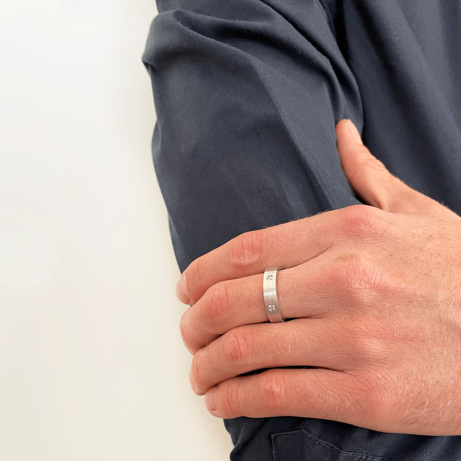 Brushed Sterling Silver Gents Wedding Band with Cubic Zirconia - Modern Men’s Ring | Size T Brushed Sterling Silver Gents Wedding Band With Cubic Zirconia - Modern Men’s Ring | Size T -Mathieu Blan Chard Soldes BS0051 2