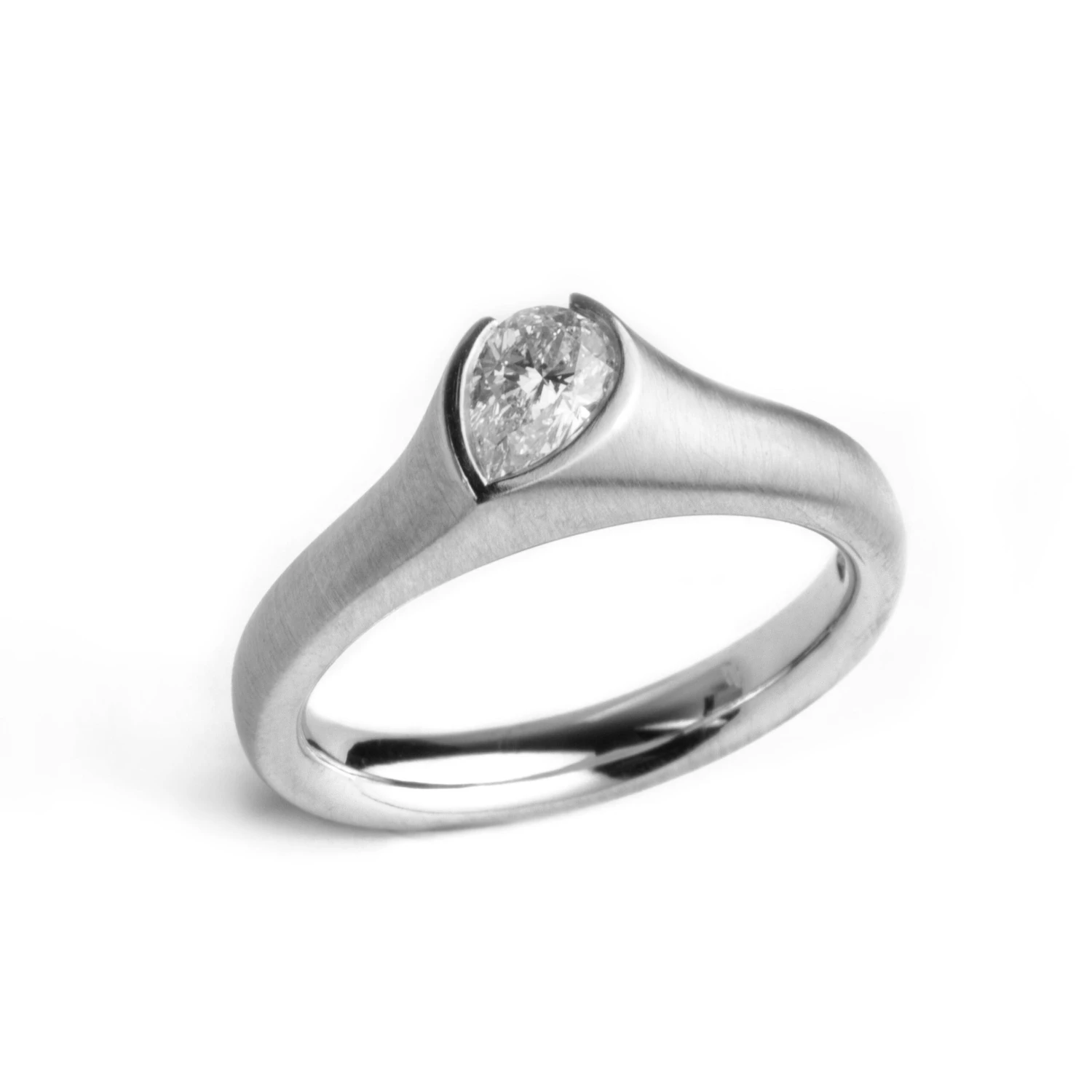 Platinum Pear Shaped Diamond Designer Ring LR-2195 PS188 Platinum Pear Shaped Diamond Designer Ring LR-2195 PS188 -Mathieu Blan Chard Soldes LR 2195PS188 a scaled