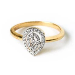 18ct White Or Yellow Gold Diamond Dress Ring MCS3627 3 18ct White Or Yellow Gold Diamond Dress Ring MCS3627 -Mathieu Blan Chard Soldes MCS3627 Y A18ct yellow gold diamond dress ring