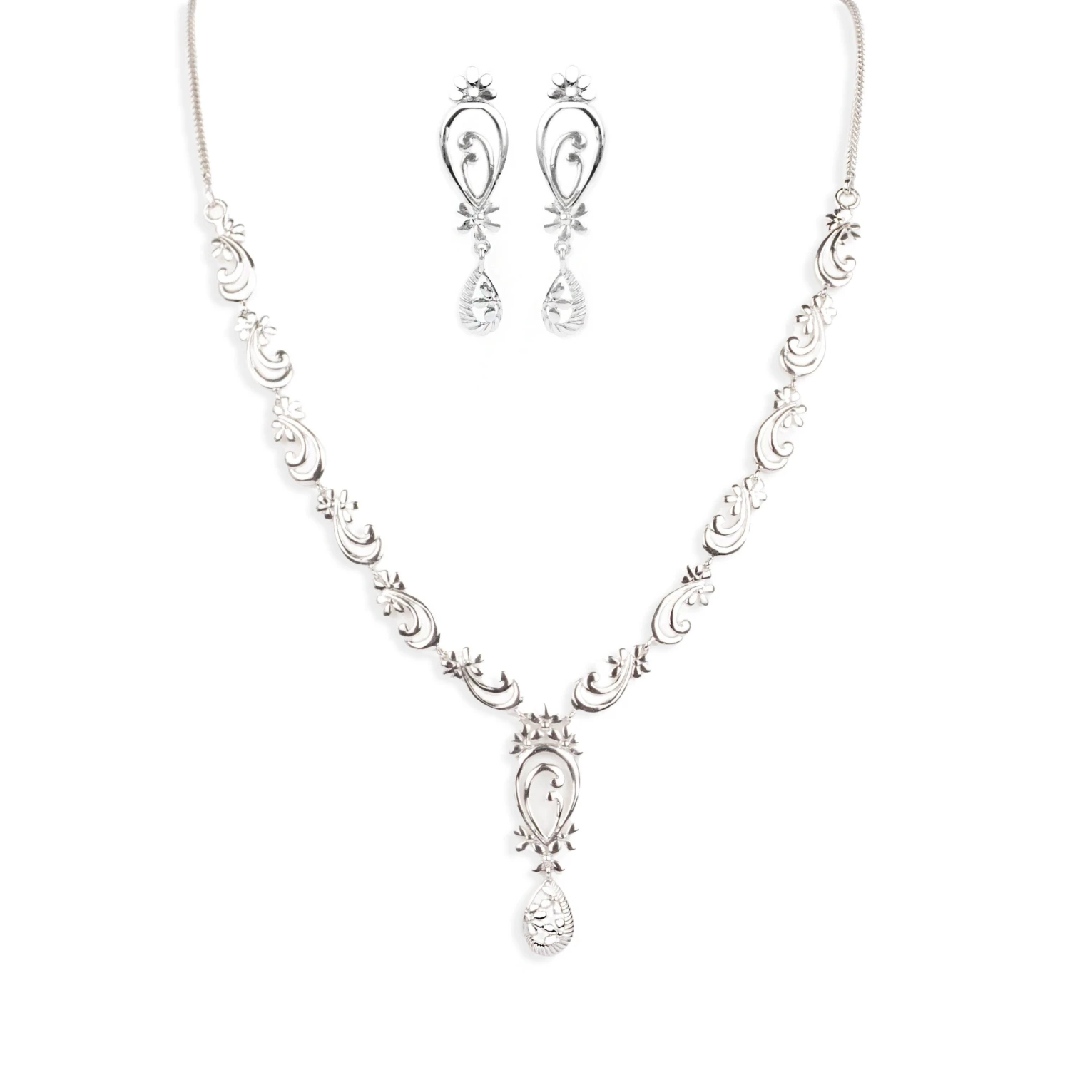 18ct White Gold Necklace and Earrings set (13.2g) P&E14006 18ct White Gold Necklace And Earrings Set (13.2g) P&E14006 -Mathieu Blan Chard Soldes N E 14006 scaled