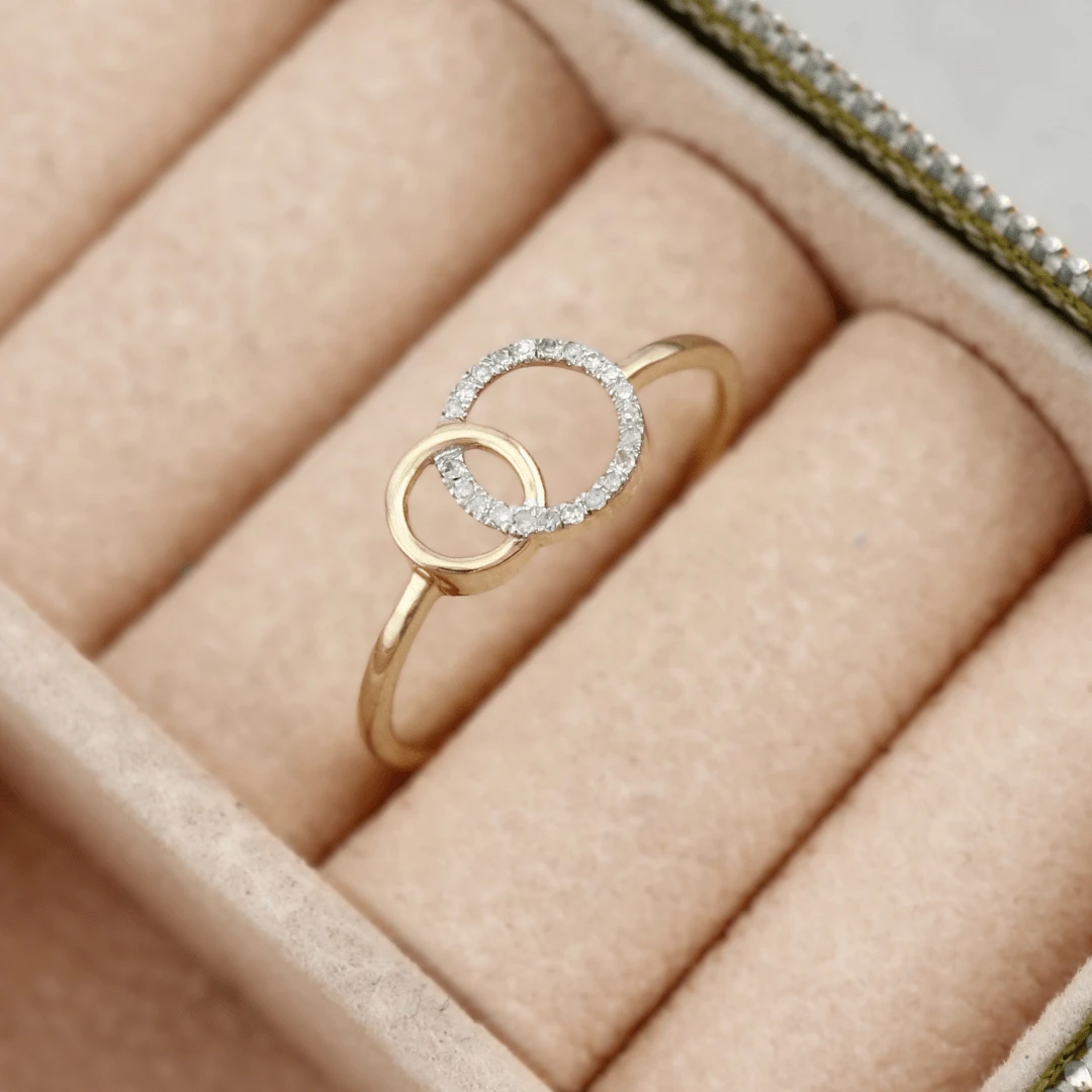 Bague Cercles en or 10K et diamants Bague Cercles En Or 10K Et Diamants -Mathieu Blan Chard Soldes bague cercles en or 10k et diamants bague cercles en or 10k et diamants 0 05 ctw mathieu blanchard mathieu blanchard joaillerie 1176250127