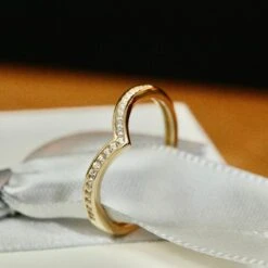 Bague Classique V En Or 10K -Mathieu Blan Chard Soldes bague classique v en or 10k rpm bagues mathieu blanchard 39150190231800