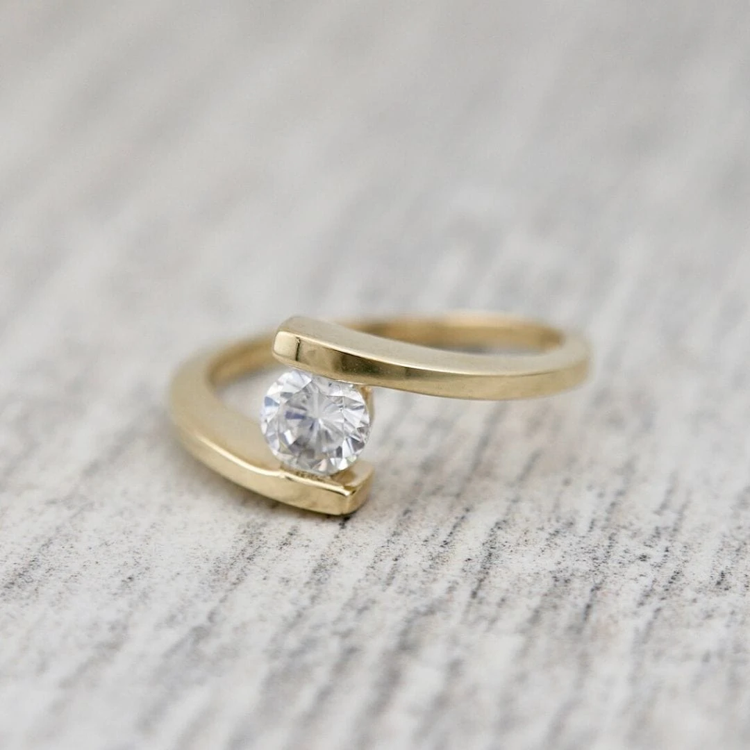 Bague Connexion en or jaune 10K Bague Connexion En Or Jaune 10K -Mathieu Blan Chard Soldes bague connexion en or jaune 10k bague connexion en or jaune 10k bijouterie mathieu blanchard mathieu blanchard joaillerie 42068488192248