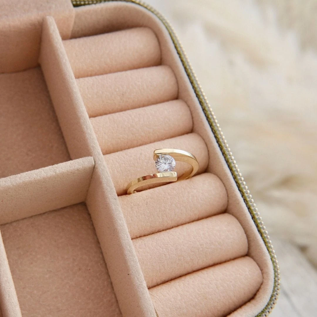 Bague Connexion en or jaune 10K Bague Connexion En Or Jaune 10K -Mathieu Blan Chard Soldes bague connexion en or jaune 10k bague connexion en or jaune 10k bijouterie mathieu blanchard mathieu blanchard joaillerie 42068516307192