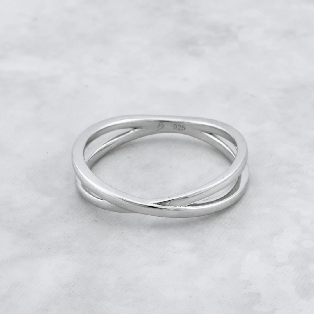 Bague Croisée en argent sterling Bague Croisée En Argent Sterling -Mathieu Blan Chard Soldes bague croisee en argent sterling mathieu blanchard bague croisee en argent sterling bijouterie mathieu blanchard mathieu blanchard joaillerie 42834336612600