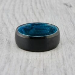 Bague En Tungstène Et Bois D'érable Infusé Bleu
