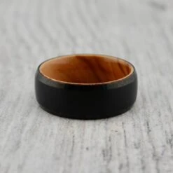 Bague En Tungstène Et Bois D'olivier