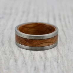 Bague En Tungstène Et Bois De Whisky