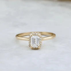 Bague Halo Émeraude En Or 14K - 18K Et Diamants 0,6 Ctw 2 Bague Halo Émeraude En Or 14K - 18K Et Diamants 0,6 Ctw -Mathieu Blan Chard Soldes bague halo emeraude en or 14k 18k et diamant 0 6 ctw mathieu blanchard bagues de fiancailles modernes halo diamant emeraude 0 60 ctw mathieu blanchard mathieu blanchard joaillerie 1170887280