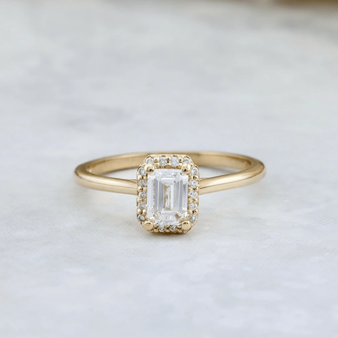 Bague Halo Émeraude en or 14K - 18K et diamants 0,6 ctw Bague Halo Émeraude En Or 14K - 18K Et Diamants 0,6 Ctw -Mathieu Blan Chard Soldes bague halo emeraude en or 14k 18k et diamant 0 6 ctw mathieu blanchard bagues de fiancailles modernes halo diamant emeraude 0 60 ctw mathieu blanchard mathieu blanchard joaillerie 1170887280