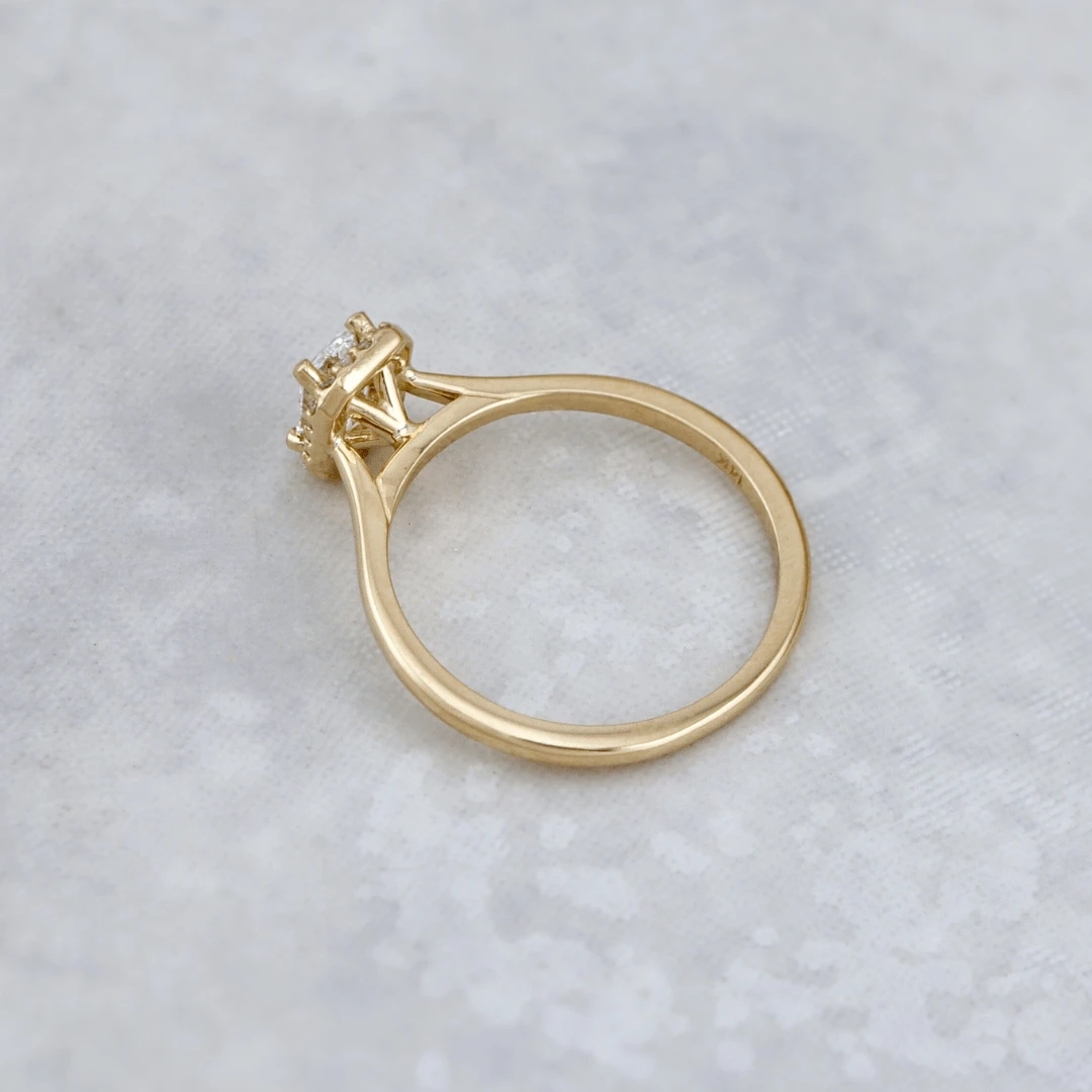 Bague Halo Émeraude en or 14K - 18K et diamants 0,6 ctw Bague Halo Émeraude En Or 14K - 18K Et Diamants 0,6 Ctw -Mathieu Blan Chard Soldes bague halo emeraude en or 14k 18k et diamant 0 6 ctw mathieu blanchard bagues de fiancailles modernes halo diamant emeraude 0 60 ctw mathieu blanchard mathieu blanchard joaillerie 1170887282