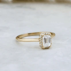 Bague Halo Émeraude En Or 14K - 18K Et Diamants 0,6 Ctw 4 Bague Halo Émeraude En Or 14K - 18K Et Diamants 0,6 Ctw -Mathieu Blan Chard Soldes bague halo emeraude en or 14k 18k et diamant 0 6 ctw mathieu blanchard bagues de fiancailles modernes halo diamant emeraude 0 60 ctw mathieu blanchard mathieu blanchard joaillerie 1170887283