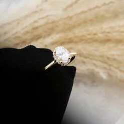 Bague Halo Oval En Or 14K - 18K Et Diamants 0,6 Ctw 5 Bague Halo Oval En Or 14K - 18K Et Diamants 0,6 Ctw -Mathieu Blan Chard Soldes bague halo oval en or 14k 18k et diamants 0 6 ctw mathieu blanchard bagues de fiancailles modernes halo diamant emeraude 0 60 ctw mathieu blanchard mathieu blanchard joaillerie 1176262565