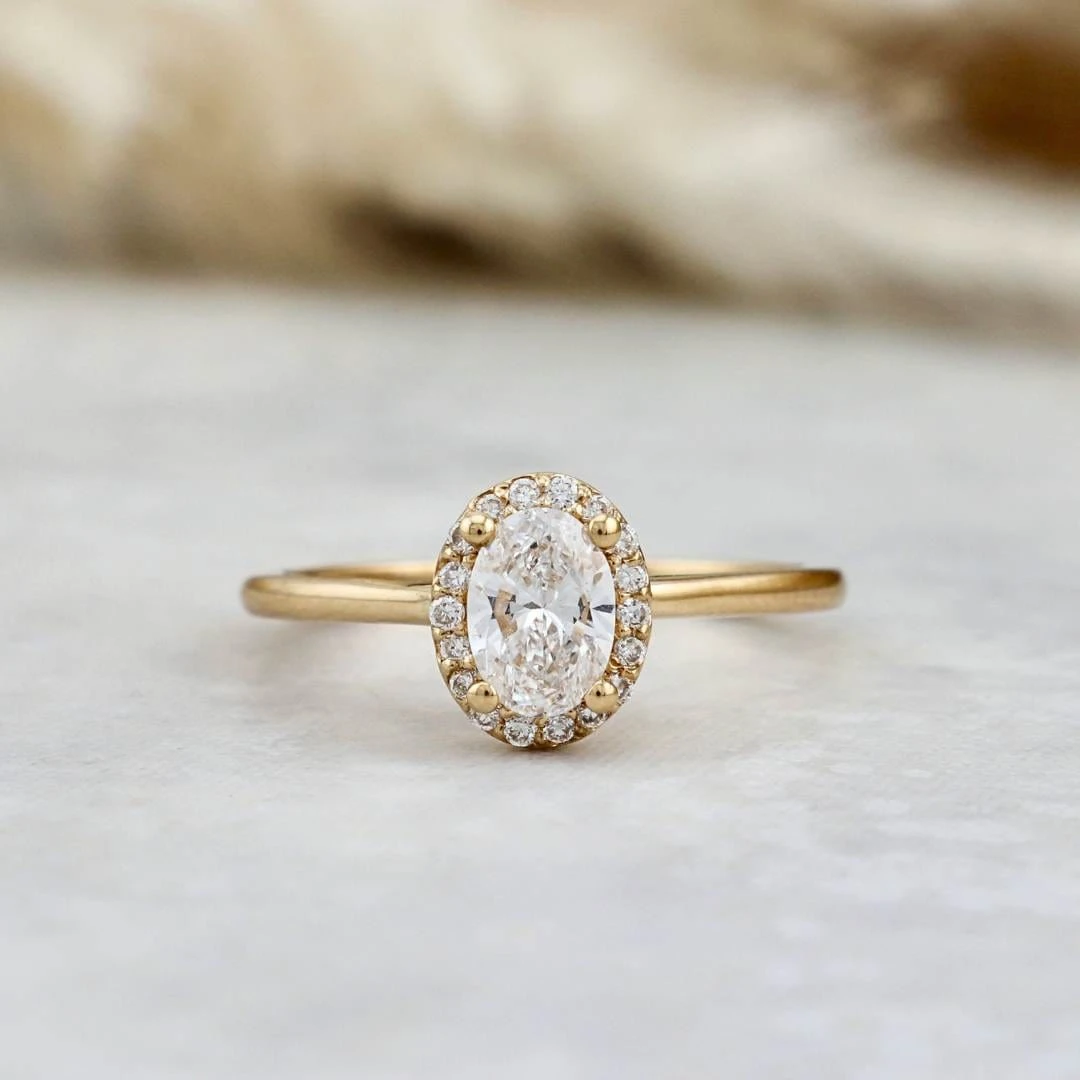 Bague Halo Oval en or 14K - 18K et diamants 0,6 ctw Bague Halo Oval En Or 14K - 18K Et Diamants 0,6 Ctw -Mathieu Blan Chard Soldes bague halo oval en or 14k 18k et diamants 0 6 ctw mathieu blanchard bagues de fiancailles modernes halo diamant emeraude 0 60 ctw mathieu blanchard mathieu blanchard joaillerie 1176262568