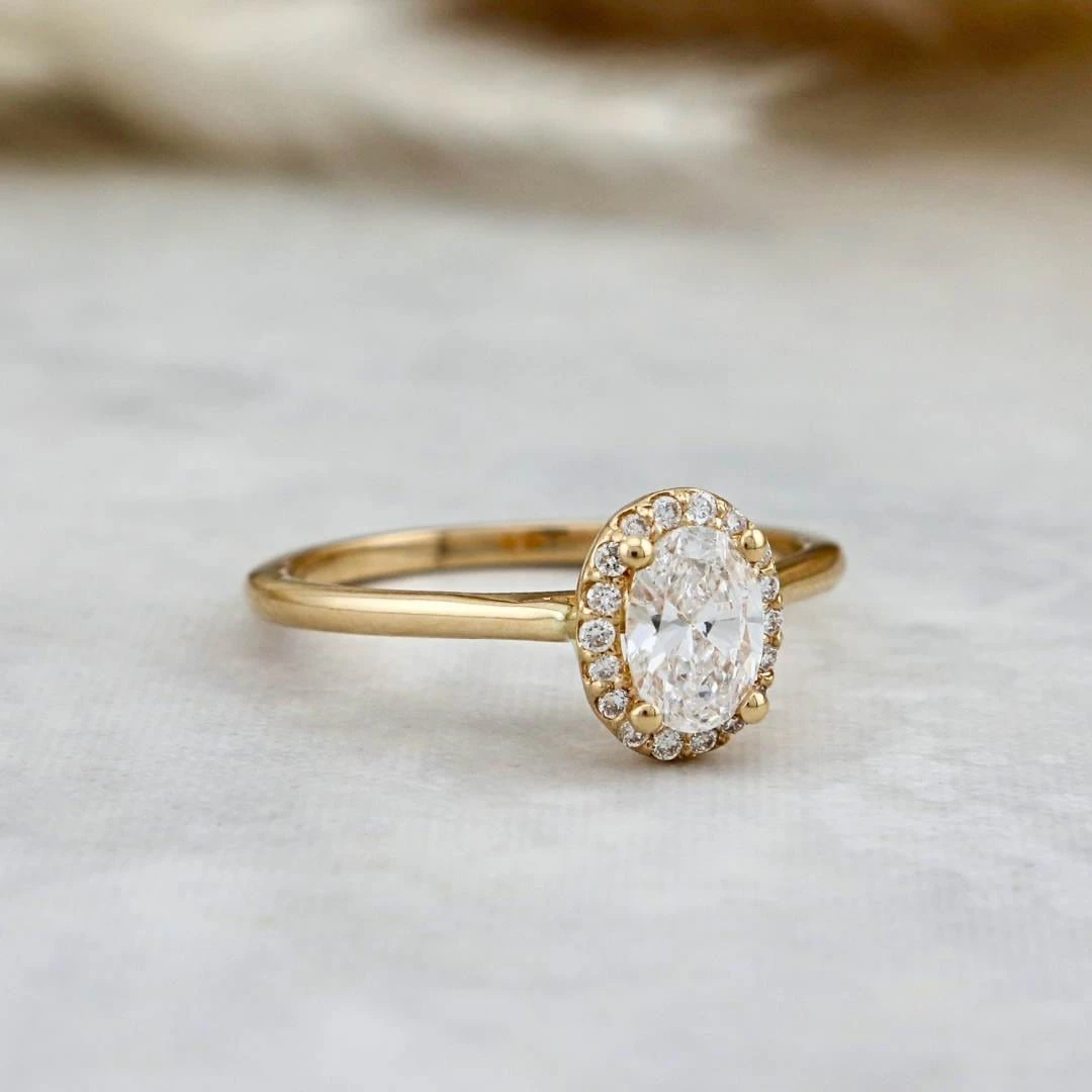 Bague Halo Oval en or 14K - 18K et diamants 0,6 ctw Bague Halo Oval En Or 14K - 18K Et Diamants 0,6 Ctw -Mathieu Blan Chard Soldes bague halo oval en or 14k 18k et diamants 0 6 ctw mathieu blanchard bagues de fiancailles modernes halo diamant emeraude 0 60 ctw mathieu blanchard mathieu blanchard joaillerie 1176262569