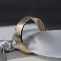 Bague Classique En Or 10K 6 Bague Classique En Or 10K -Mathieu Blan Chard Soldes bague jonc classique en or 10k mathieu blanchard bagues mathieu blanchard 39497289859320