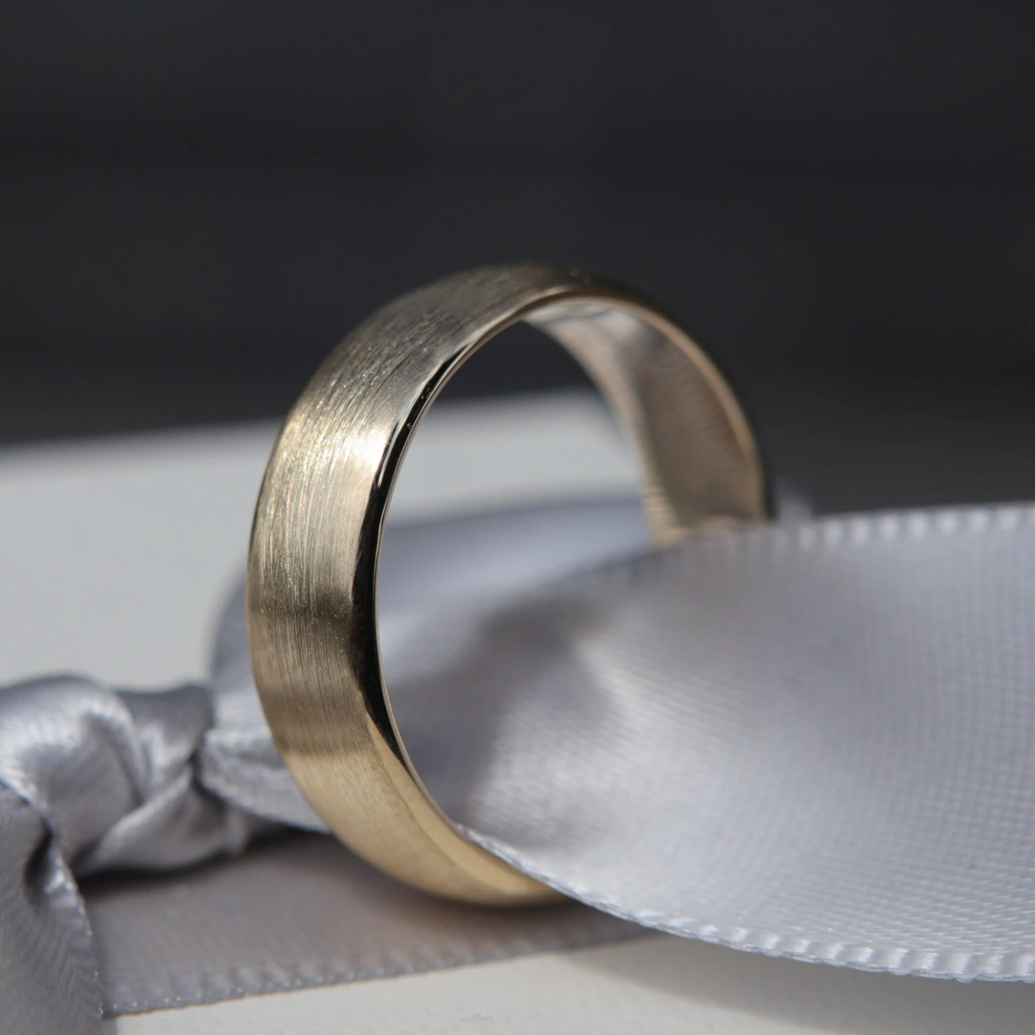 Bague Classique en or 10K Bague Classique En Or 10K -Mathieu Blan Chard Soldes bague jonc classique en or 10k mathieu blanchard bagues mathieu blanchard 39497289859320 scaled