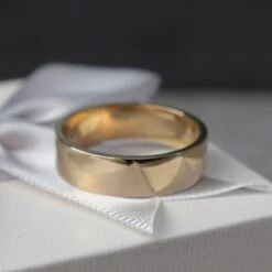 Bague Classique En Or 10K 2 Bague Classique En Or 10K -Mathieu Blan Chard Soldes bague jonc classique en or 10k mathieu blanchard bagues mathieu blanchard 39534854635768