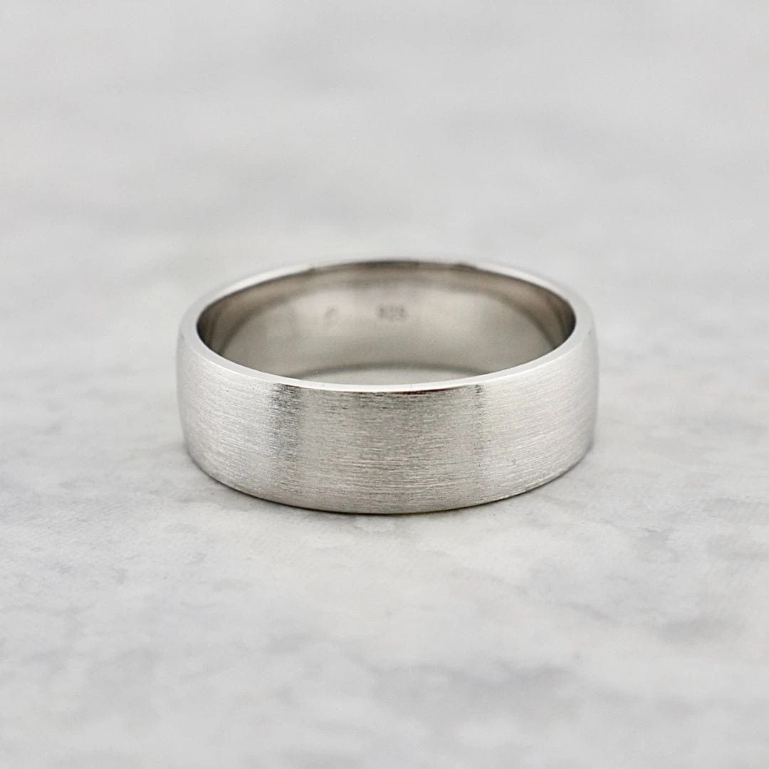 Bague Classique en or 10K Bague Classique En Or 10K -Mathieu Blan Chard Soldes bague jonc classique en or 10k mathieu blanchard jonc classique en or 10k bagues de fiancailles pour homme mathieu blanchard joaillerie 41862784680184