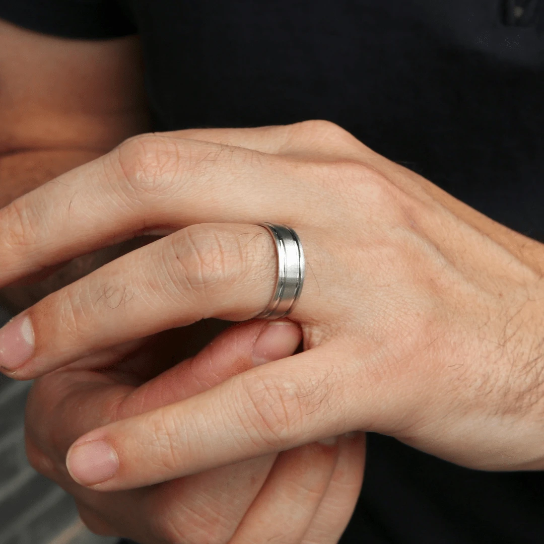 Bague en or 10K Bague En Or 10K -Mathieu Blan Chard Soldes bague jonc en or 10k mathieu blanchard jonc 6mm en or blanc 10k satine bagues de fiancailles homme mathieu blanchard joaillerie 1170887190