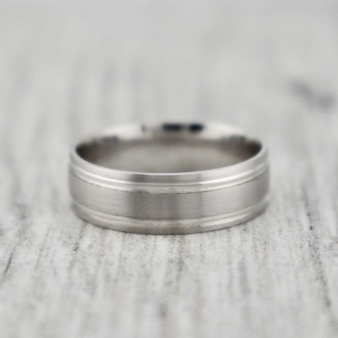 Bague en or 10K Bague En Or 10K -Mathieu Blan Chard Soldes bague jonc en or blanc 10k mathieu blanchard jonc 6mm en or blanc 10k satine bagues de fiancailles homme mathieu blanchard joaillerie 1048388768