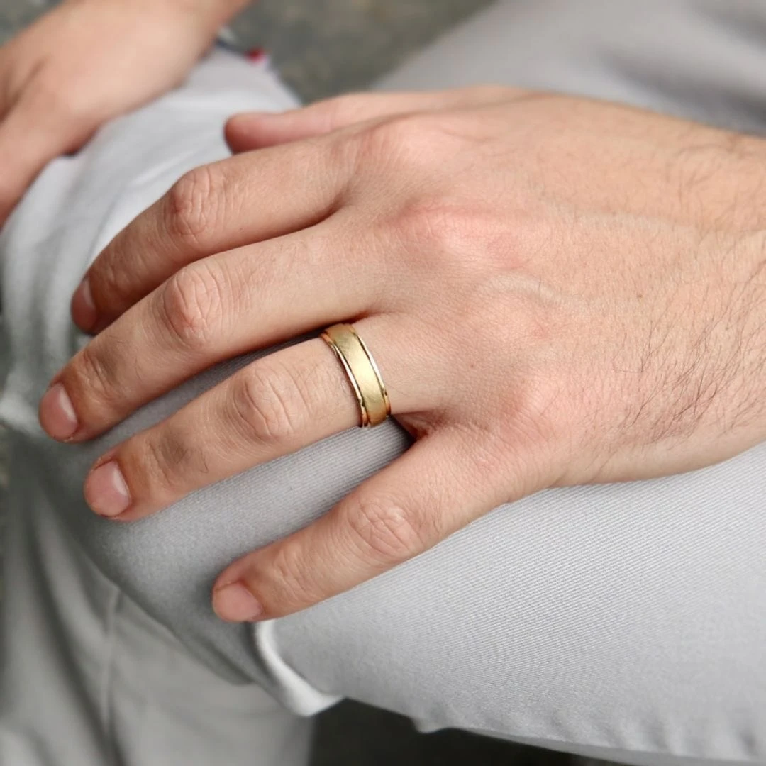 Bague Florentine en or 10K Bague Florentine En Or 10K -Mathieu Blan Chard Soldes bague jonc florentine en or 10k mathieu blanchard jonc florentine 6mm en or jaune ou blanc 10k bagues de fiancailles homme mathieu blanchard joaillerie 1170887153