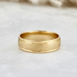 Bague Florentine En Or 10K 3 Bague Florentine En Or 10K -Mathieu Blan Chard Soldes bague jonc florentine en or 10k mathieu blanchard jonc florentine 6mm en or jaune ou blanc 10k bagues de fiancailles homme mathieu blanchard joaillerie 1170887154