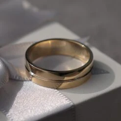 Bague Rivière En Or 10K 2 Bague Rivière En Or 10K -Mathieu Blan Chard Soldes bague jonc riviere en or 10k mathieu blanchard bagues mathieu blanchard 39534835794168