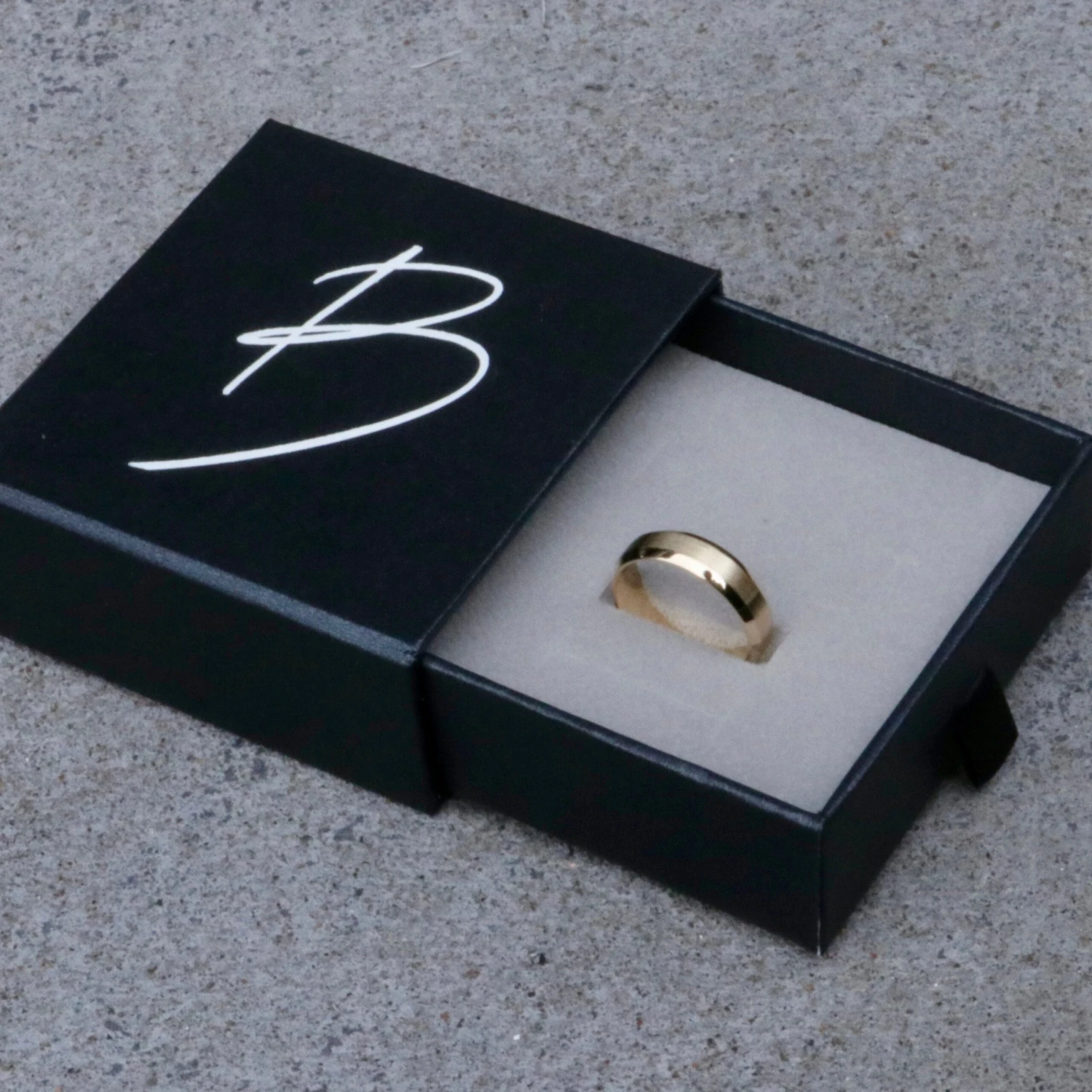 Bague Symétrie en or 10K Bague Symétrie En Or 10K -Mathieu Blan Chard Soldes bague jonc symetrie en or 10k mathieu blanchard bagues mathieu blanchard 39618325938424 scaled