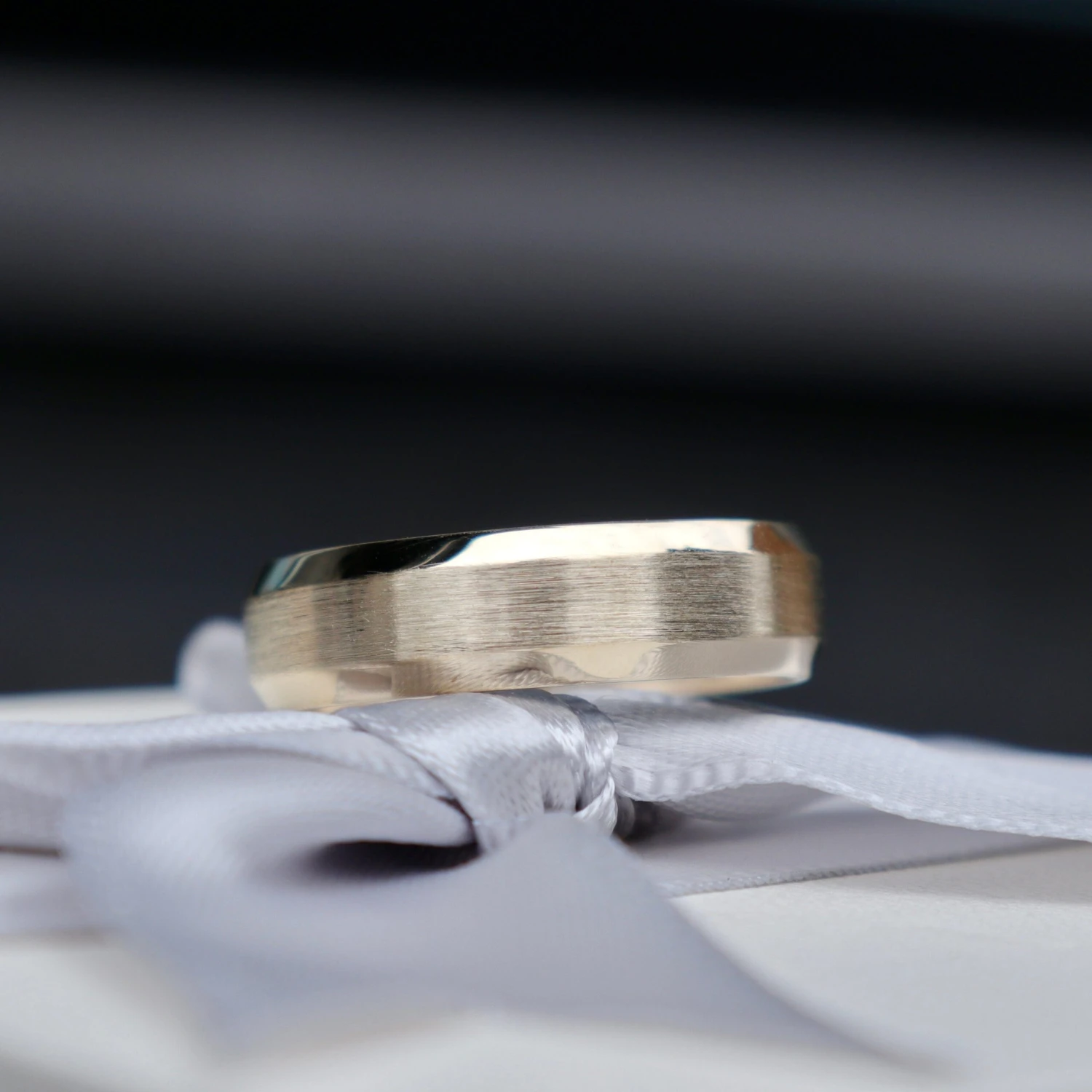 Bague Symétrie en or 10K Bague Symétrie En Or 10K -Mathieu Blan Chard Soldes bague jonc symetrie en or 10k mathieu blanchard bagues mathieu blanchard 39618326102264 scaled