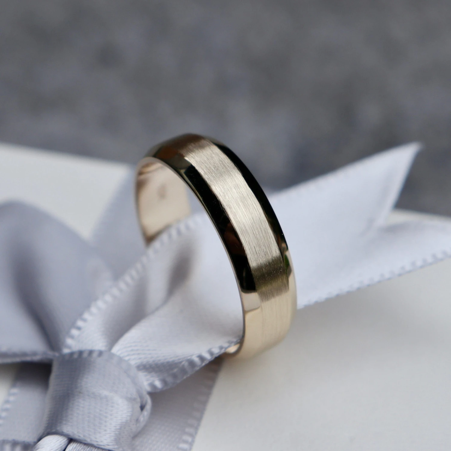 Bague Symétrie en or 10K Bague Symétrie En Or 10K -Mathieu Blan Chard Soldes bague jonc symetrie en or 10k mathieu blanchard bagues mathieu blanchard 39618326135032 scaled