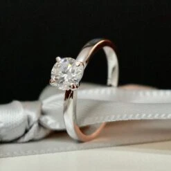 Bague Solitaire Classique En Or 10K Et Moissanite 0,5 Ct 10 Bague Solitaire Classique En Or 10K Et Moissanite 0,5 Ct -Mathieu Blan Chard Soldes bague solitaire classique en or 10k et moissanite grandeur 6 argent or 10k mathieu blanchard bagues mathieu blanchard 39950456160504