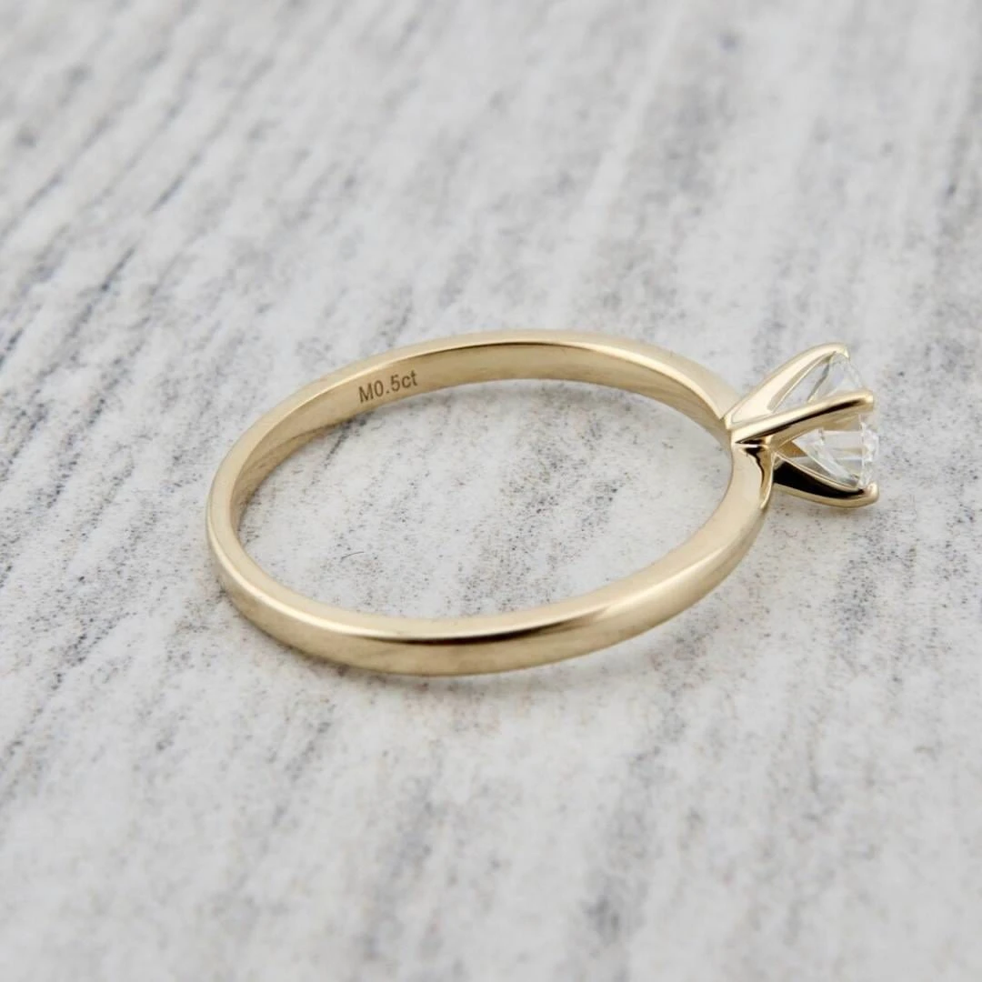 Bague solitaire Classique en or 10K et moissanite 0,5 ct Bague Solitaire Classique En Or 10K Et Moissanite 0,5 Ct -Mathieu Blan Chard Soldes bague solitaire classique en or 10k et moissanite mathieu blanchard bagues mathieu blanchard 40430638170360