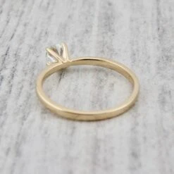 Bague Solitaire Classique En Or 10K Et Moissanite 0,5 Ct 3 Bague Solitaire Classique En Or 10K Et Moissanite 0,5 Ct -Mathieu Blan Chard Soldes bague solitaire classique en or 10k et moissanite mathieu blanchard bagues mathieu blanchard 40430638891256