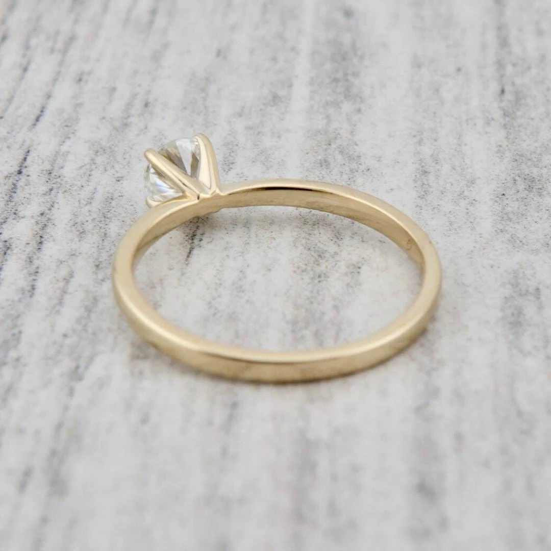 Bague solitaire Classique en or 10K et moissanite 0,5 ct Bague Solitaire Classique En Or 10K Et Moissanite 0,5 Ct -Mathieu Blan Chard Soldes bague solitaire classique en or 10k et moissanite mathieu blanchard bagues mathieu blanchard 40430638891256