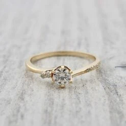 Bague Solitaire En Or 10K Et Moissanites -Mathieu Blan Chard Soldes bague solitaire en or 10k et moissanites mathieu blanchard bagues mathieu blanchard 40431332917496