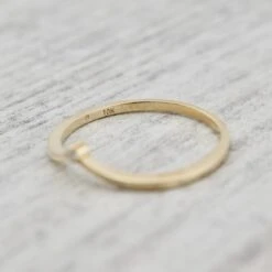 Bague V En Or 10K Et Moissanite -Mathieu Blan Chard Soldes bague v en or 10k et moissanite mathieu blanchard mathieu blanchard 40431945515256