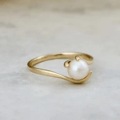 Bague Vague En Or 10K Et Perle -Mathieu Blan Chard Soldes bague vague en or 10k et perle bague perle d eau douce 6mm et or 10k mathieu blanchard mathieu blanchard joaillerie 1170887445