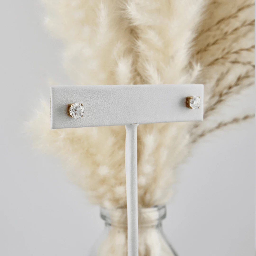 Boucles d'oreilles Classiques en or jaune ou blanc 10K et moissanites Boucles D'oreilles Classiques En Or Jaune Ou Blanc 10K Et Moissanites -Mathieu Blan Chard Soldes boucles d oreilles classiques en or jaune ou blanc 10k et moissanites mathieu blanchard boucles d oreilles moissanite en or 10k visse mathieu blanchard mathieu blanchard joaillerie 1170887723