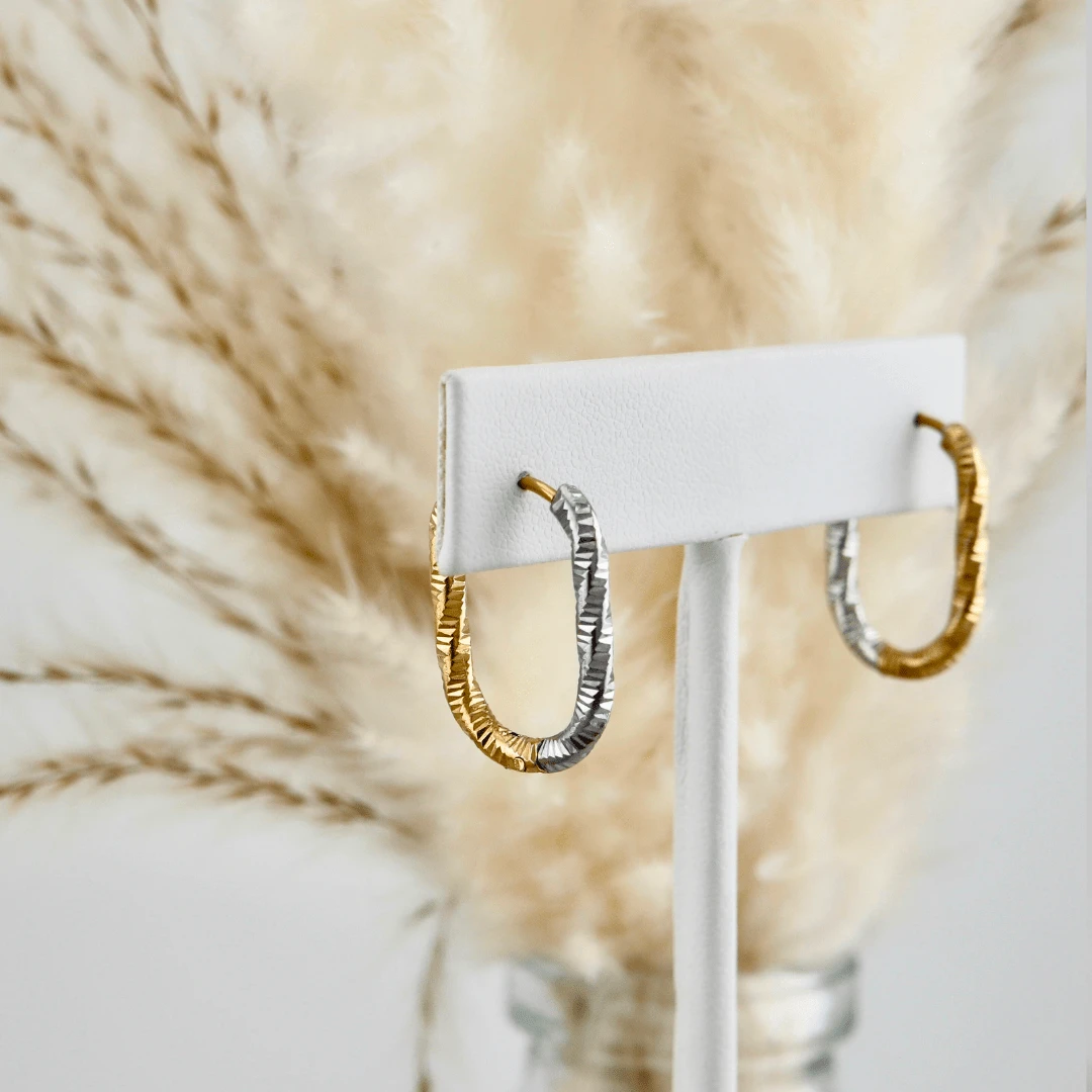 Boucles d'oreilles Huggies 2 tons en acier Boucles D'oreilles Huggies 2 Tons En Acier -Mathieu Blan Chard Soldes boucles d oreilles huggies 2 tons en acier mathieu blanchard pbom14223s huggies 2 tons reversible en acier inox mathieu blanchard mathieu blanchard joaillerie 1170887325