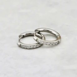 Boucles D'oreilles Huggies Éclat En Acier -Mathieu Blan Chard Soldes boucles d oreilles huggies eclat en acier mathieu blanchard pbom12919s boucles d oreilles huggies eclat en acier mathieu blanchard mathieu blanchard joaillerie 43126380331256