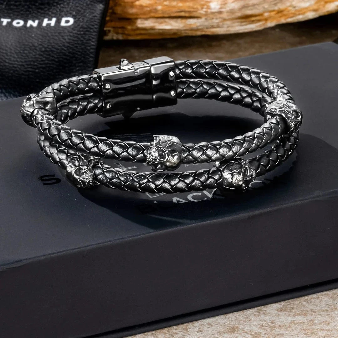 Bracelet Double tête de mort en cuir Bracelet Double Tête De Mort En Cuir -Mathieu Blan Chard Soldes bracelet double tete de mort en cuir skeletonhd bracelet de cuir double tete de mort python noir skeletonhd mathieu blanchard joaillerie 1170887085