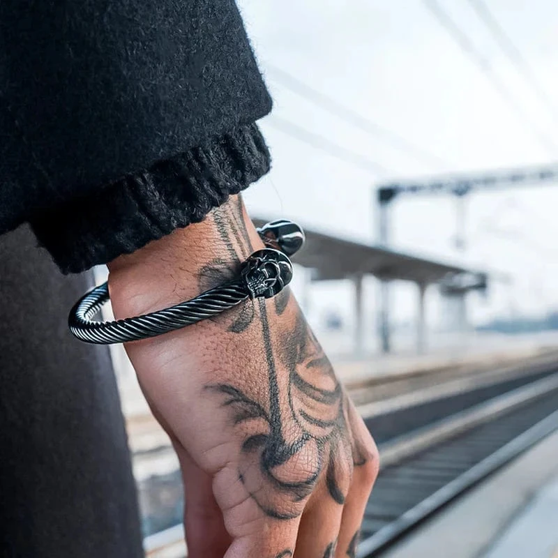 Bracelet Infinity en acier Bracelet Infinity En Acier -Mathieu Blan Chard Soldes bracelet infinity en acier skeletonhd bracelet manchette infinity noir tetes de mort mathieu blanchard mathieu blanchard joaillerie 1170887014