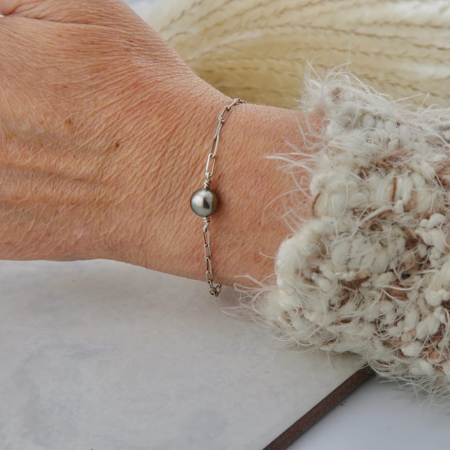 Bracelet Oceania en argent sterling et perle de Tahiti Bracelet Oceania En Argent Sterling Et Perle De Tahiti -Mathieu Blan Chard Soldes bracelet oceania en argent sterling et perle de tahiti mathieu blanchard bracelet en argent sterling et perle de tahiti mathieu blanchard mathieu blanchard joaillerie 43574275866872 scaled