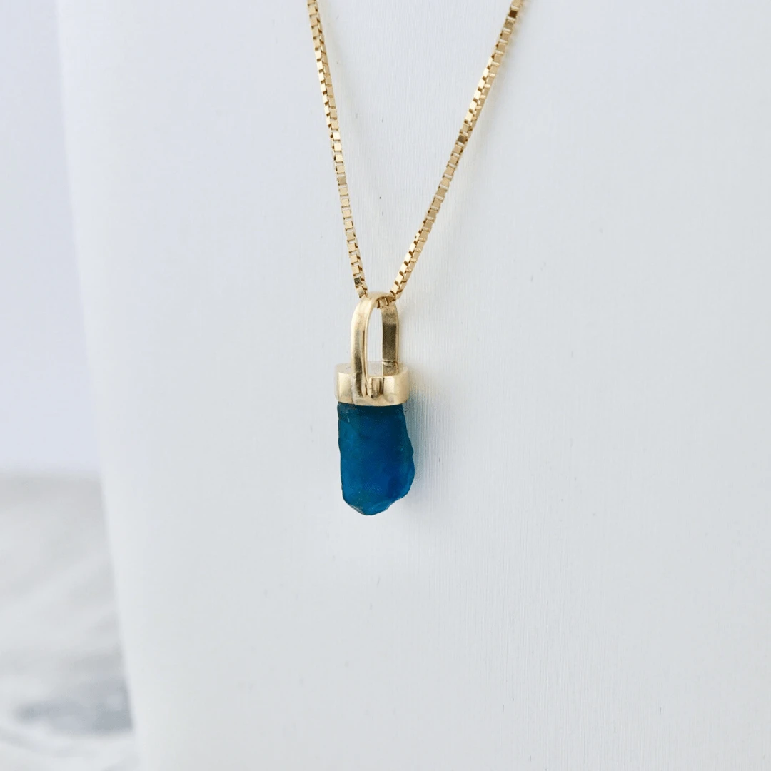 Collier Amulette or 14K et apatite Collier Amulette Or 14K Et Apatite -Mathieu Blan Chard Soldes collier amulette or 14k et apatite mathieu blanchard pcom12610s collier apatite et or jaune 14k mathieu blanchard joaillerie mathieu blanchard joaillerie 41536129761528